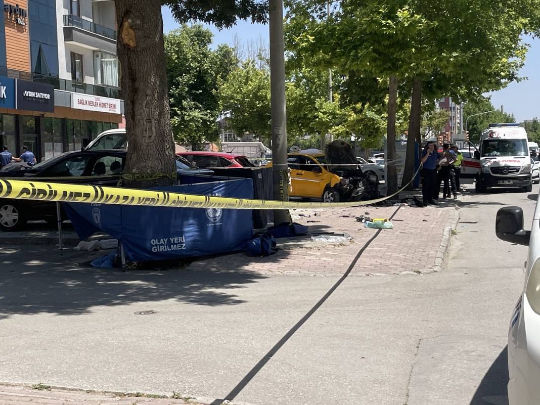 Konya merkezde feci kaza! Ticari taksi anne ve kızını ezdi, 2 ölü 1